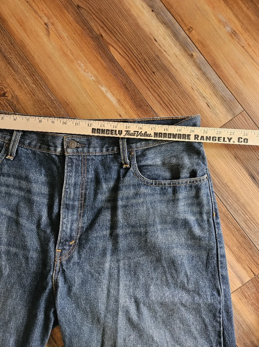 Levi's 569 Men's Dark Blue Denim Jean Shorts Size 40